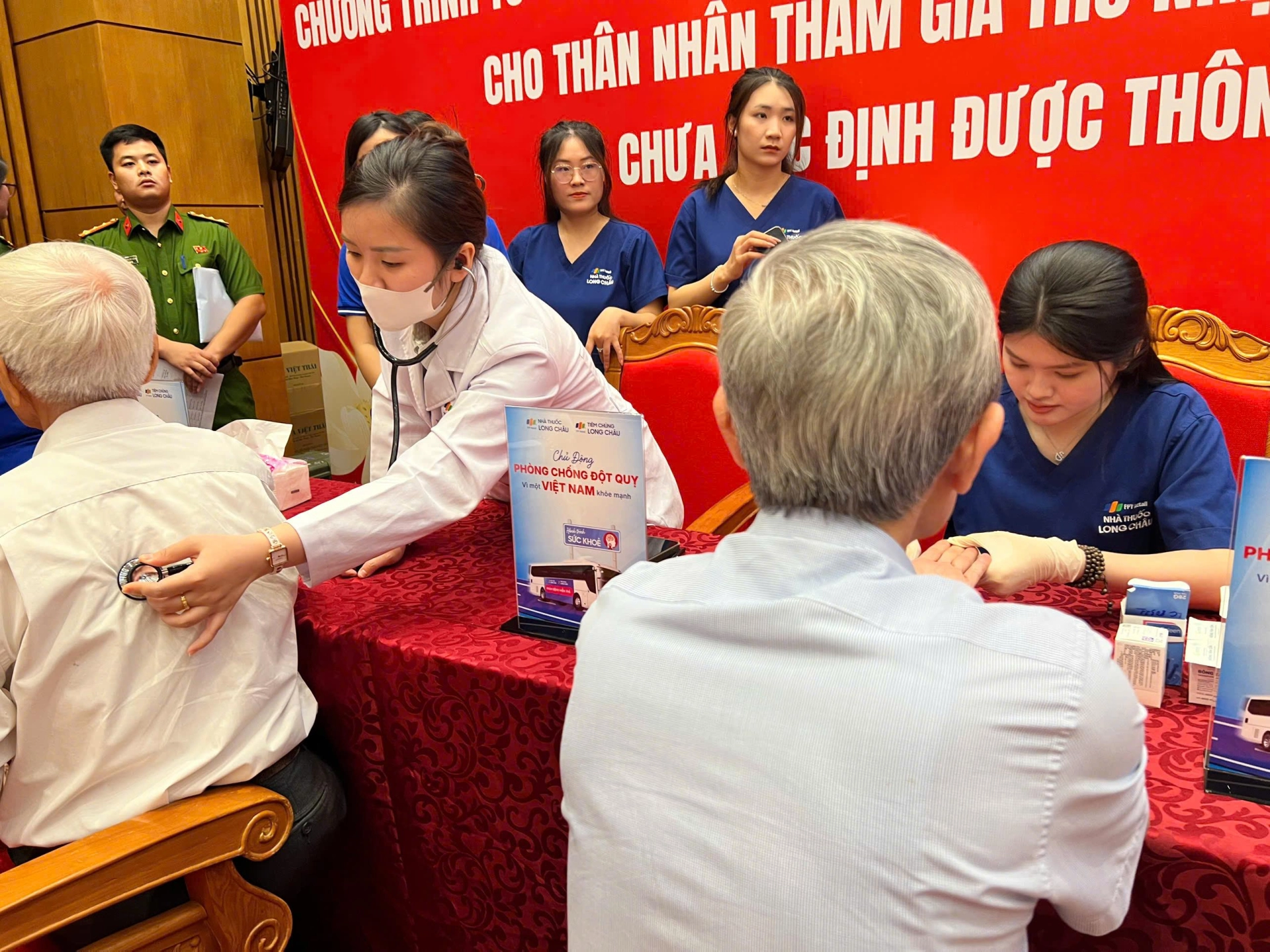 Sau nửa thế kỷ chờ đợi nhận dạng người thân, hy vọng được thắp sáng từ Chiến dịch 500 ngày đêm