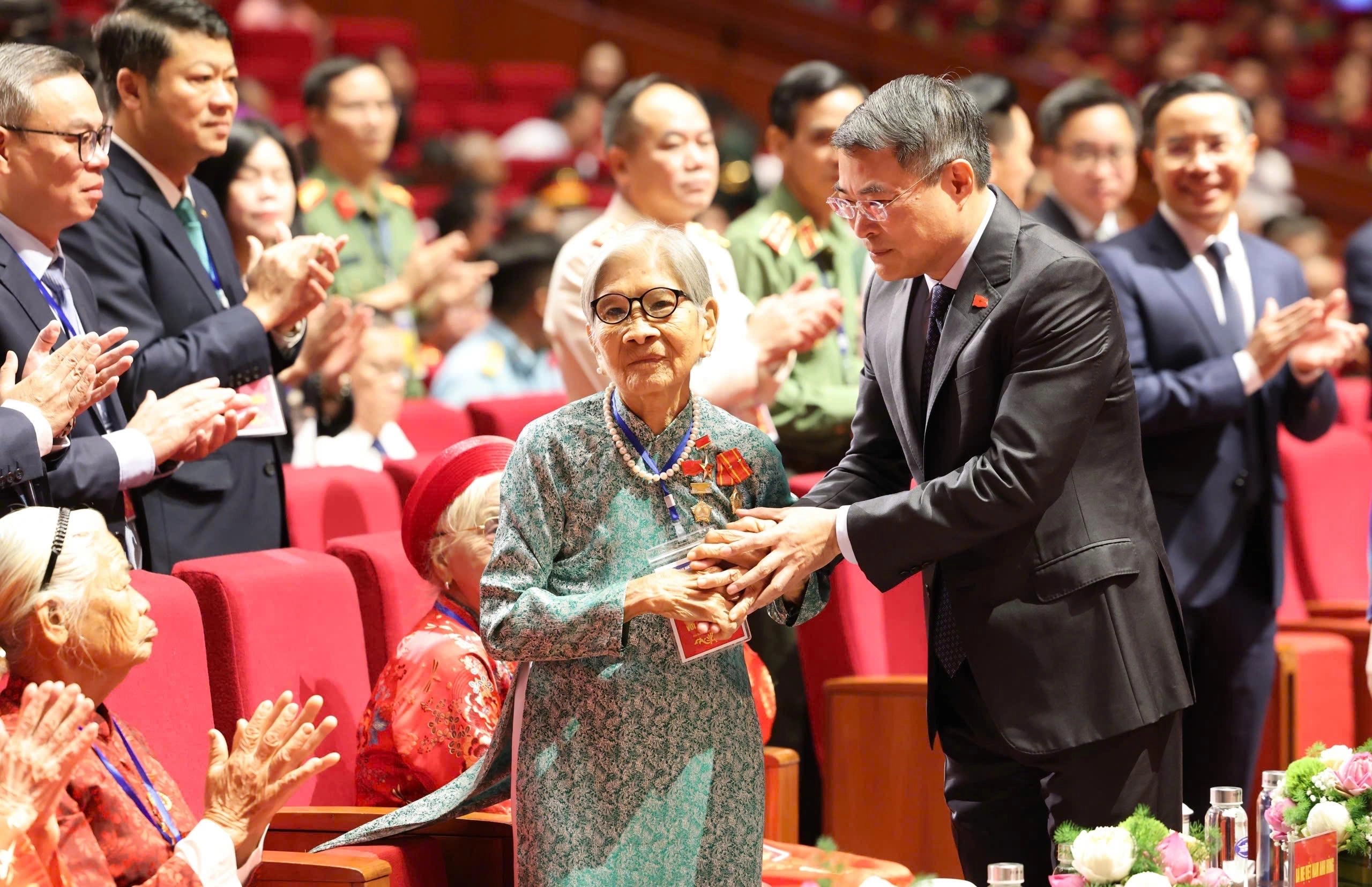 Thủ tướng dự Hội nghị Tri ân người có công với cách mạng toàn quốc năm 2026