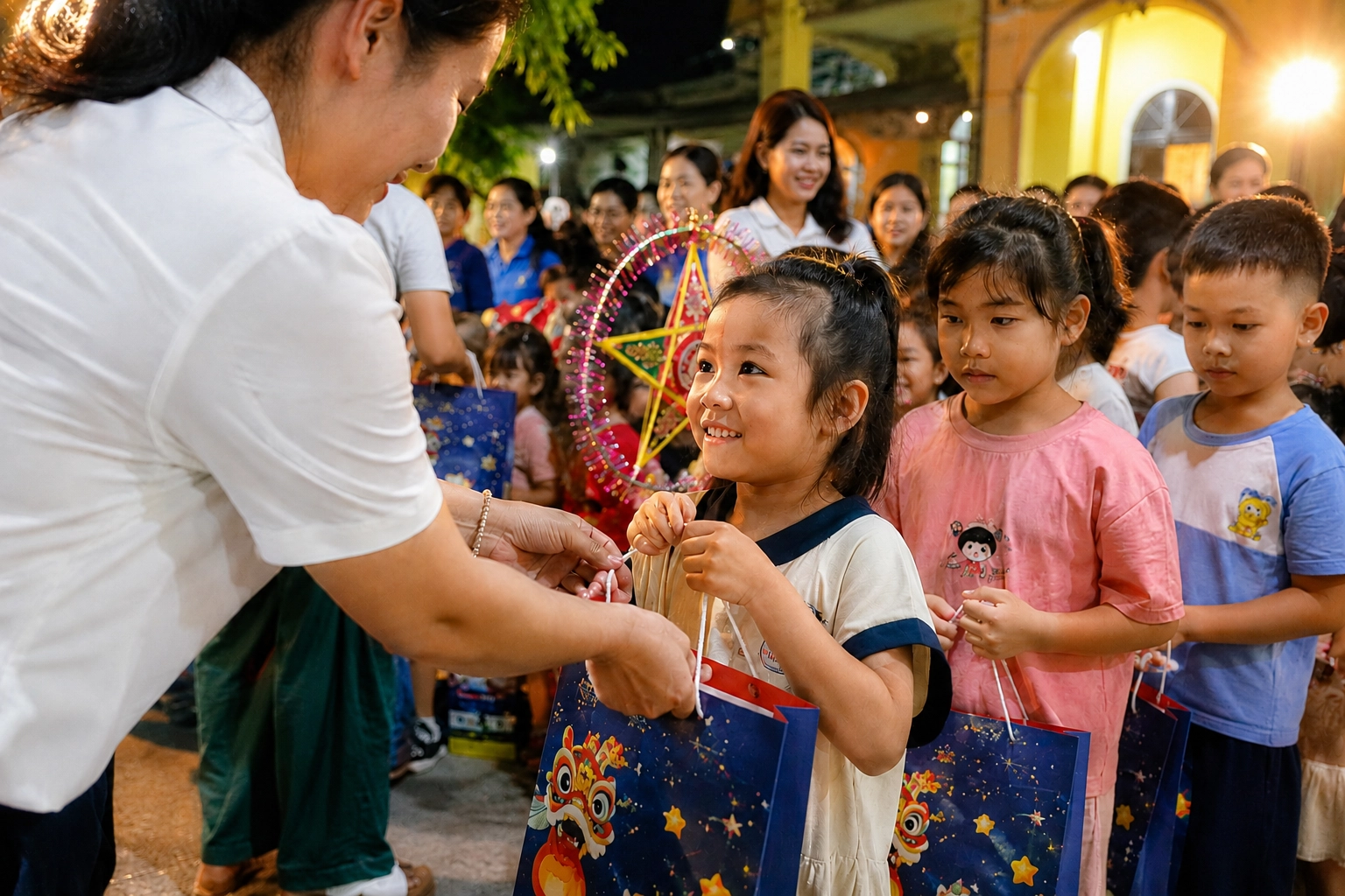 Hà Nội tặng quà Trung thu 1 triệu đồng cho trẻ em có hoàn cảnh đặc biệt