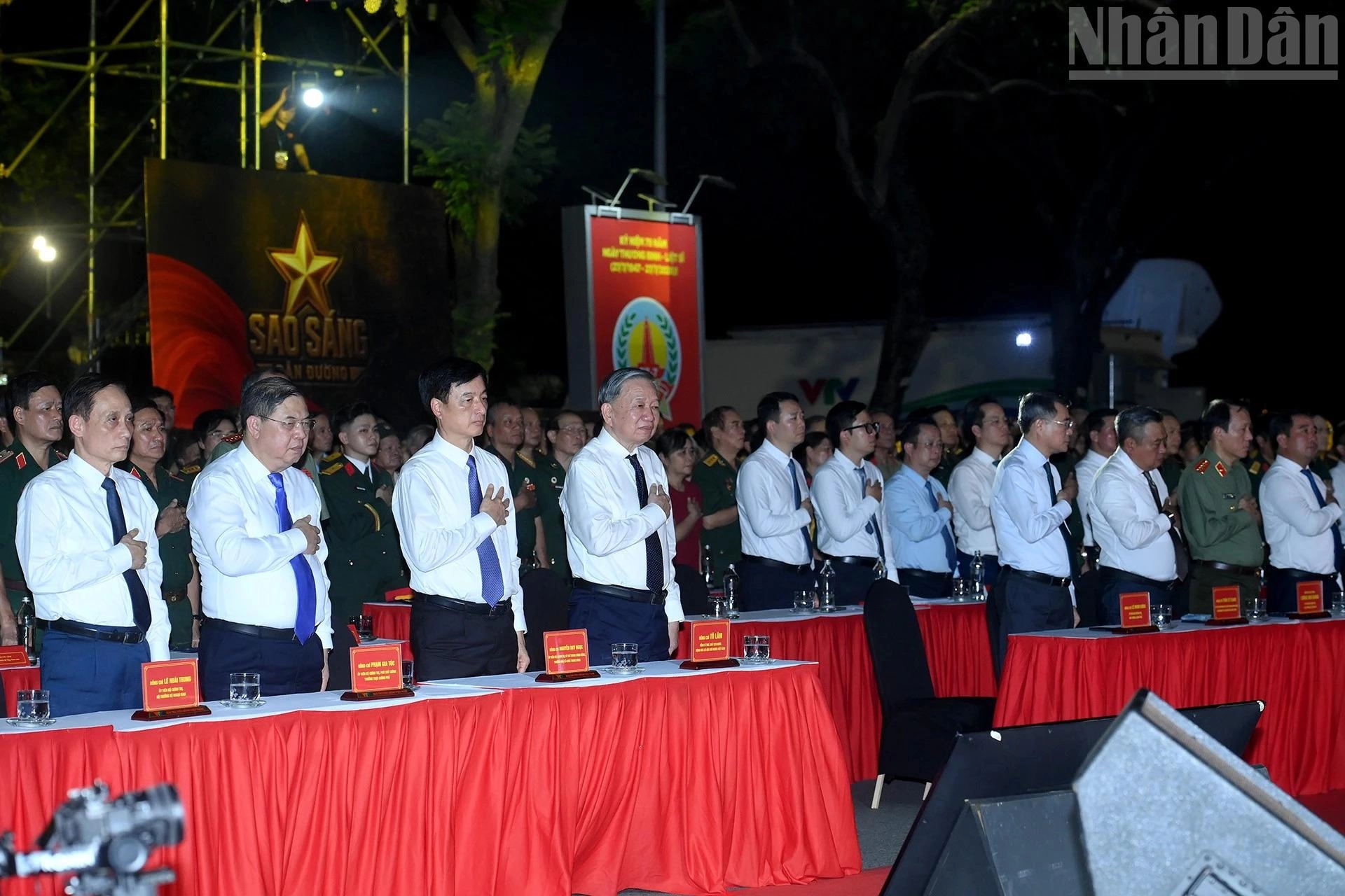 [Ảnh] Tổng Bí thư, Chủ tịch nước Tô Lâm và Thủ tướng Lê Minh Hưng dự Chương trình cầu truyền hình 'Sao sáng dẫn đường' tại điểm cầu Hà Nội