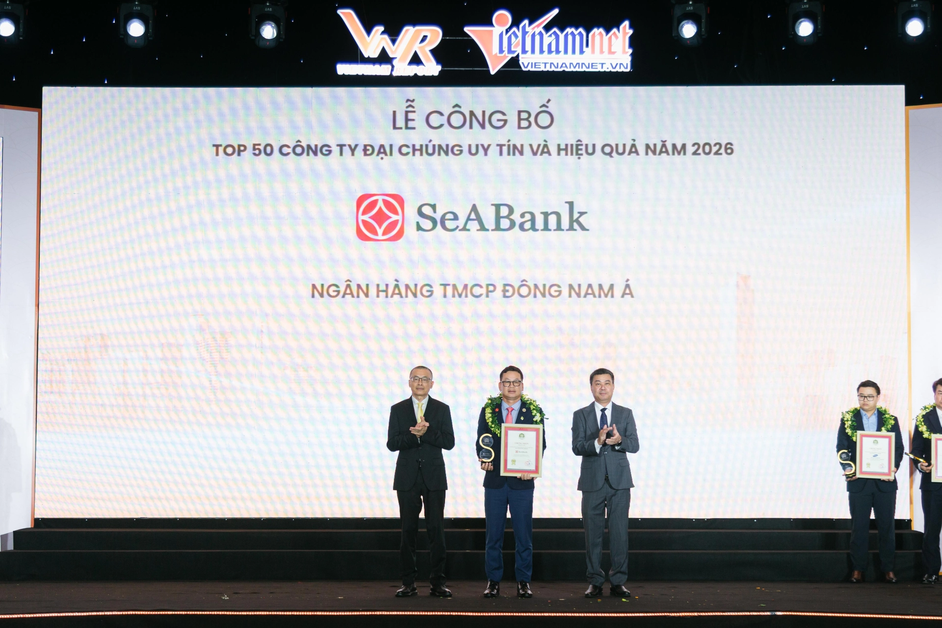 SeABank được vinh danh trong 2 bảng xếp hạng uy tín nhờ năng lực tài chính và quản trị vững mạnh