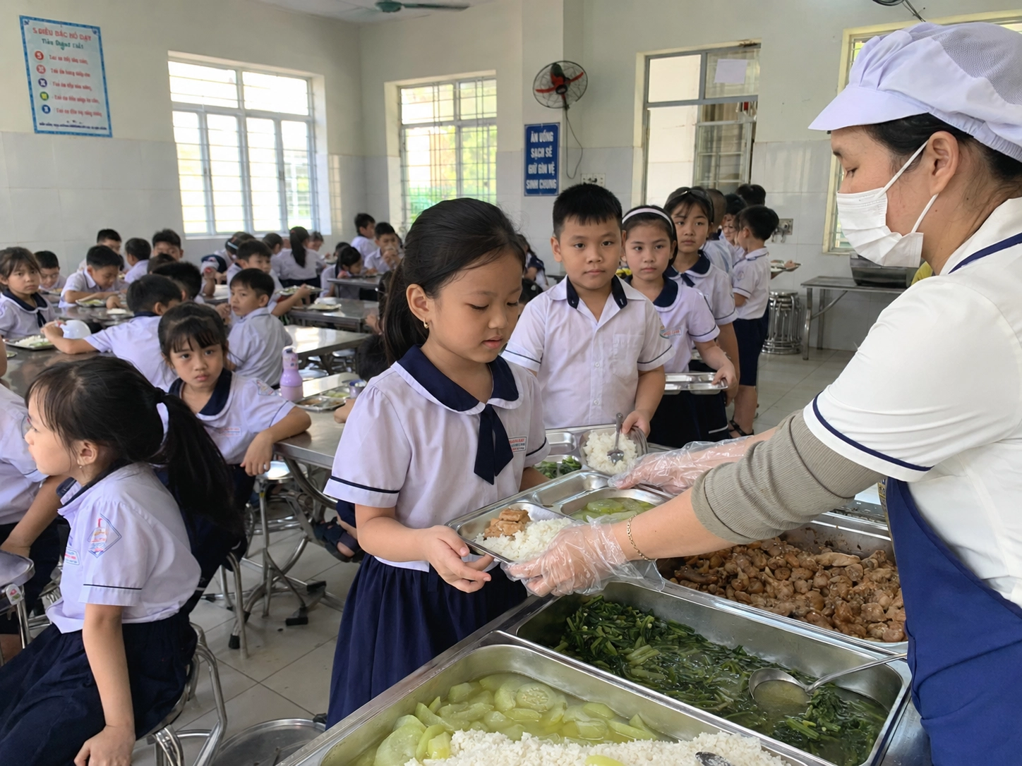 Hà Nội yêu cầu bảo đảm dinh dưỡng, an toàn thực phẩm bữa ăn bán trú cho học sinh tiểu học