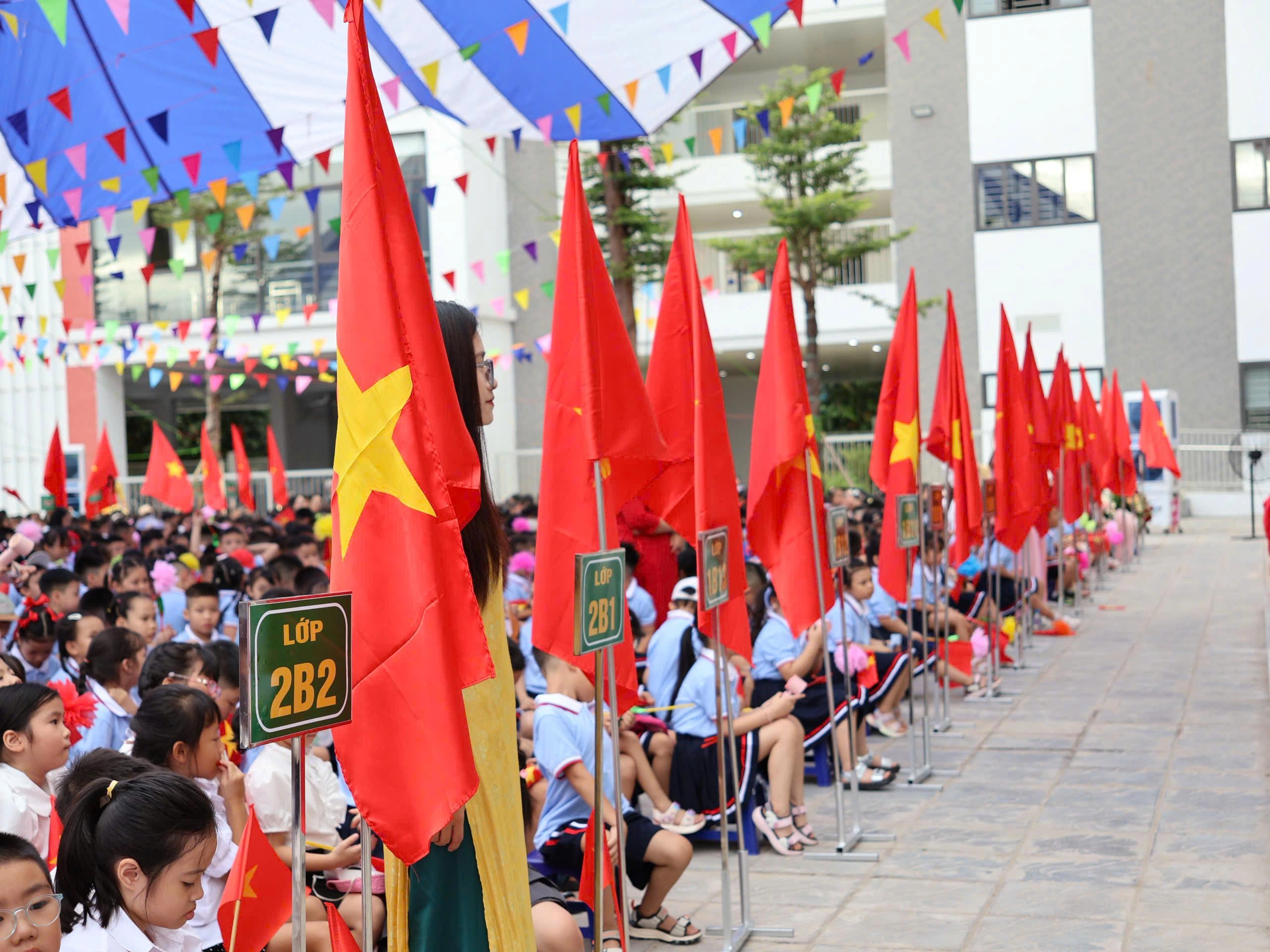Hà Nội: Rộn ràng ngày khai trường tại Trường Tiểu học Định Công phân hiệu