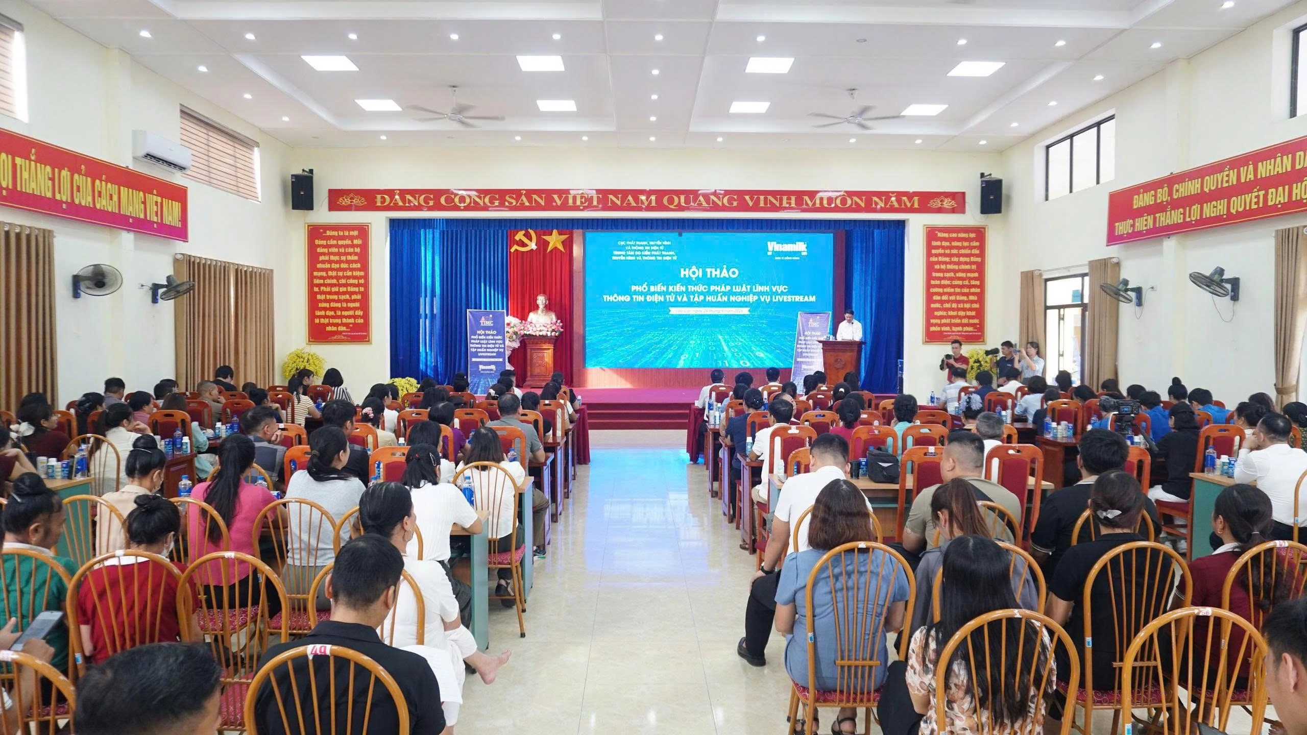 Hội thảo phổ biến kiến thức pháp luật lĩnh vực thông tin điện tử và tập huấn nghiệp vụ livestream