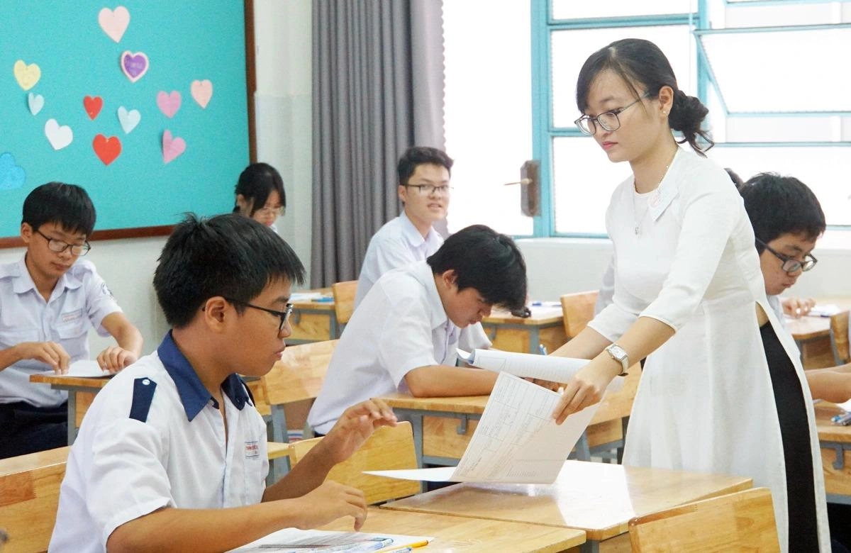 Chính phủ yêu cầu đảm bảo học sinh trượt lớp 10 công lập vẫn được đi học