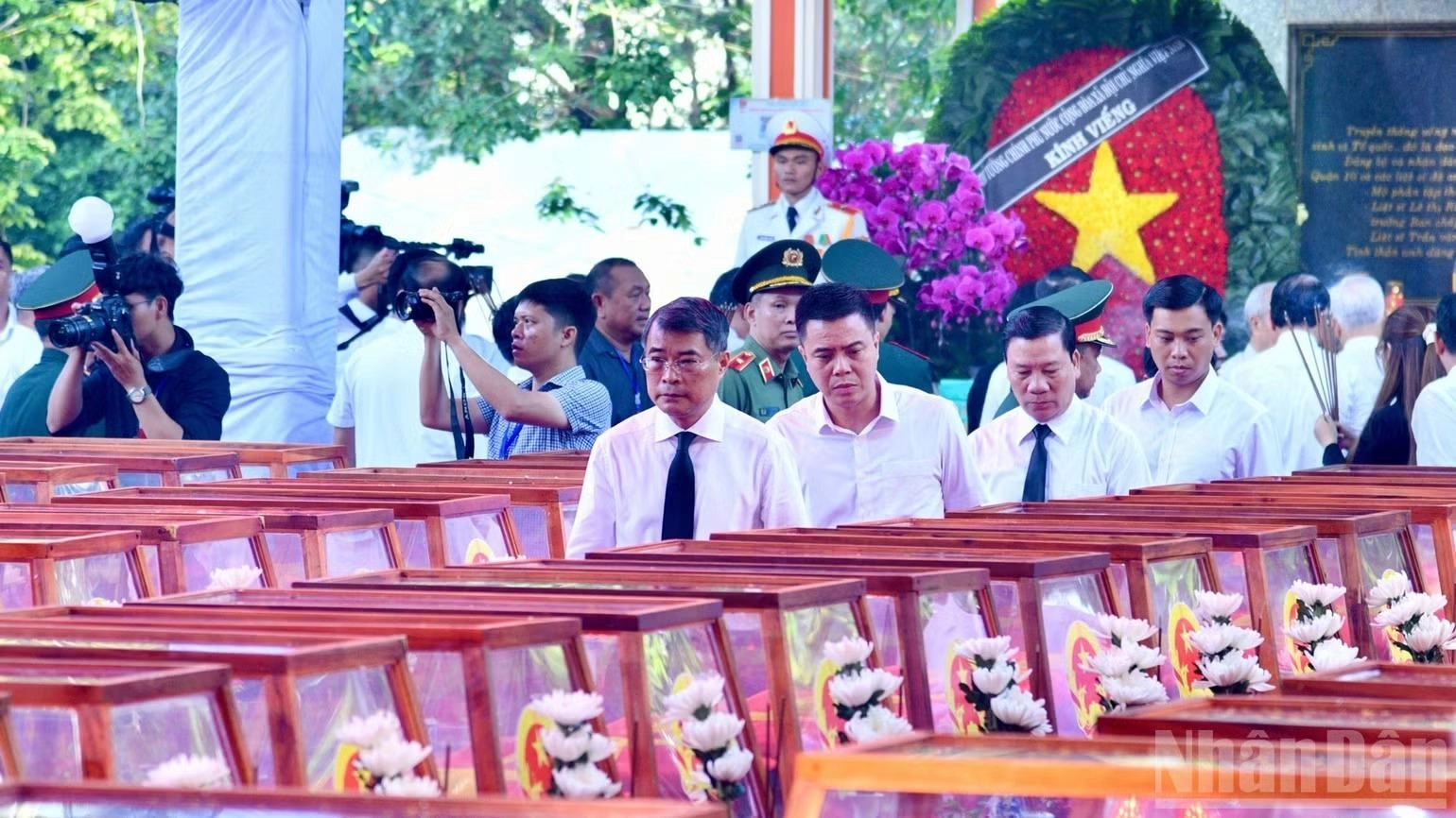 Thủ tướng Lê Minh Hưng dự Lễ viếng, truy điệu và an táng hài cốt liệt sĩ tại Công viên Lê Thị Riêng