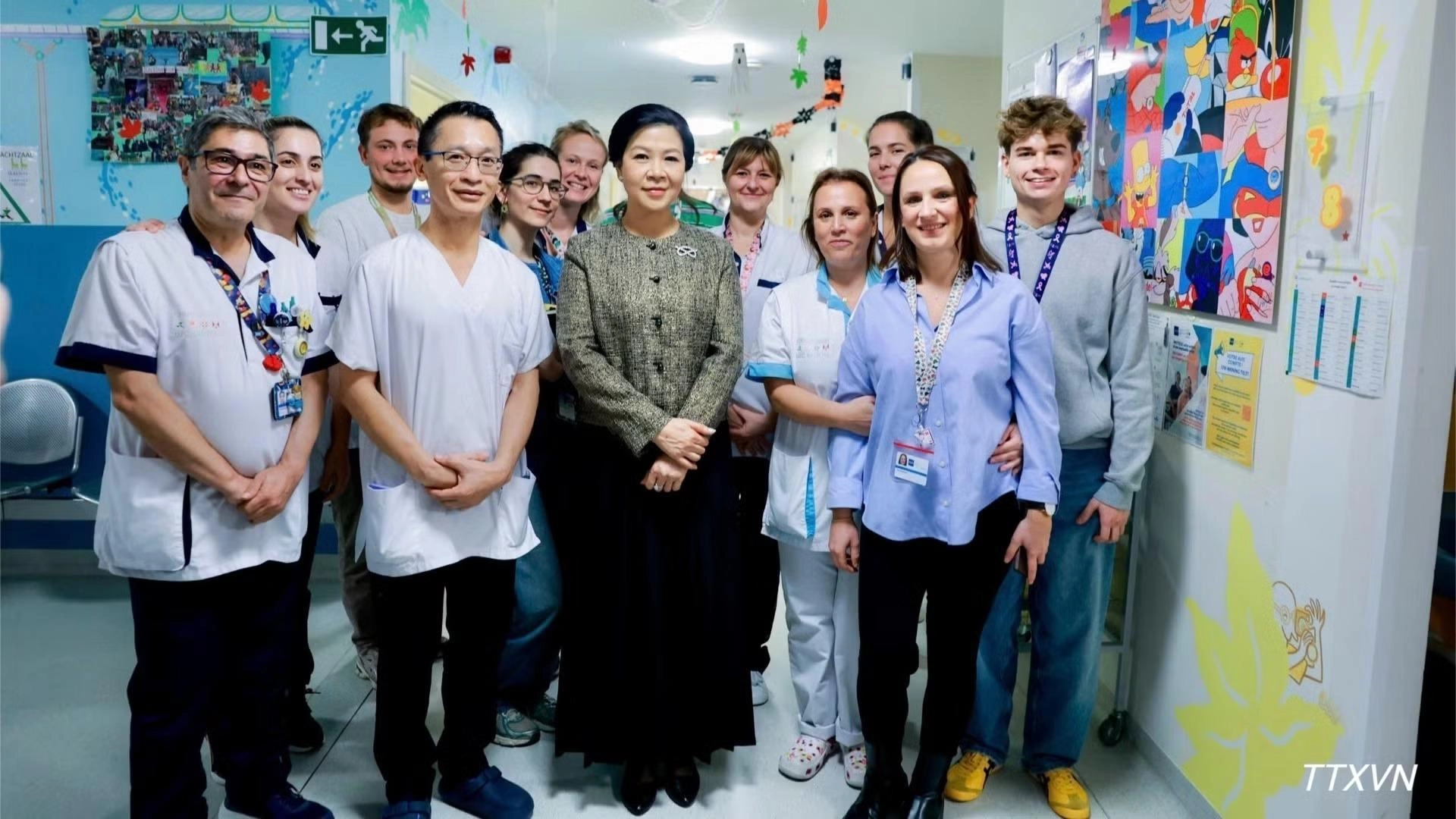 [Ảnh] Phu nhân Tổng Bí thư, Chủ tịch nước thăm mô hình bệnh viện-trường học cho trẻ em tại Bỉ