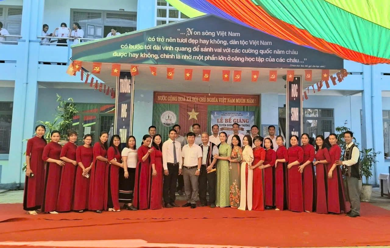 Trường PTDTBT TH & THCS Trần Phú