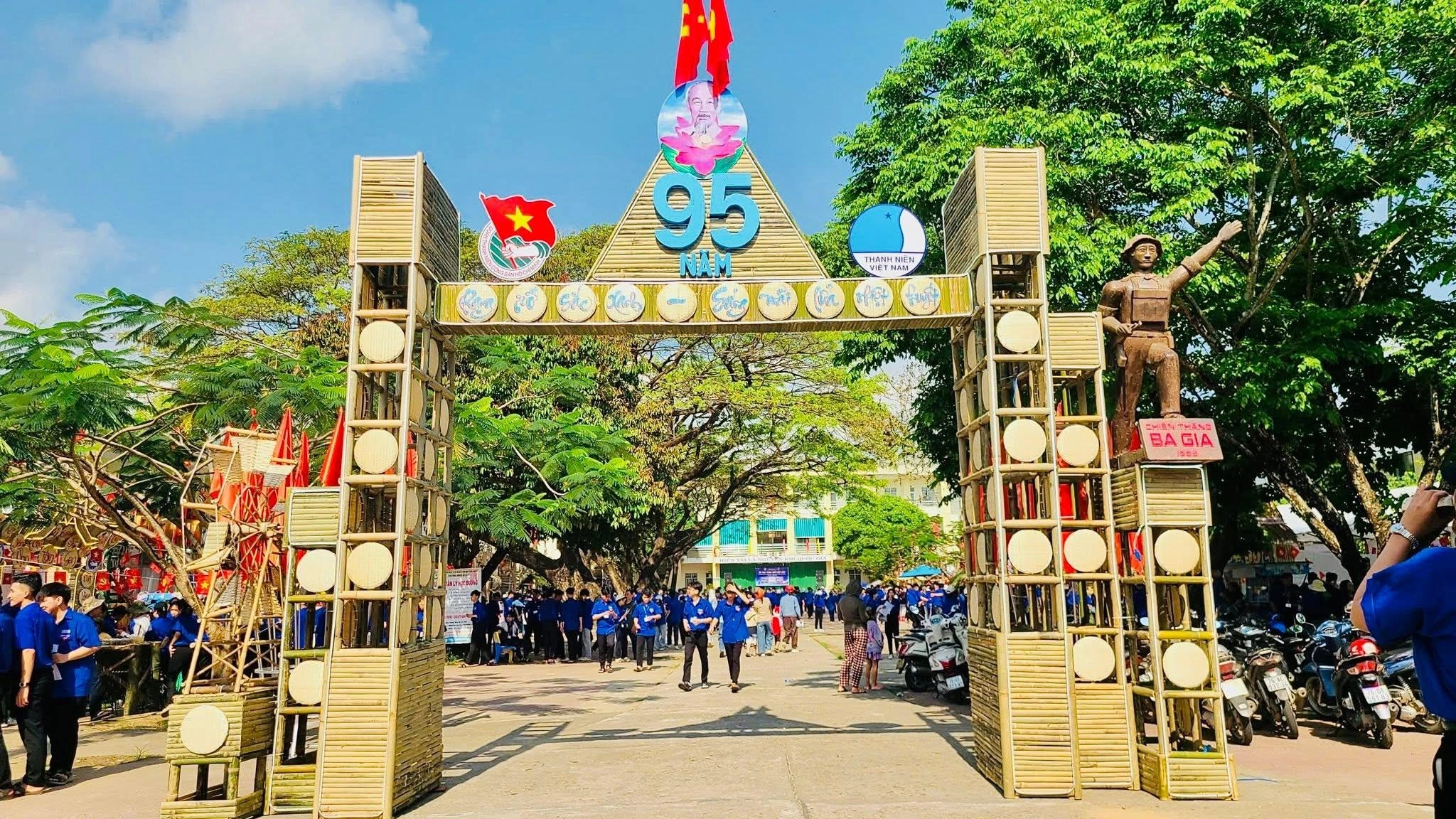TRƯỜNG TRUNG HỌC PHỔ THÔNG BA GIA