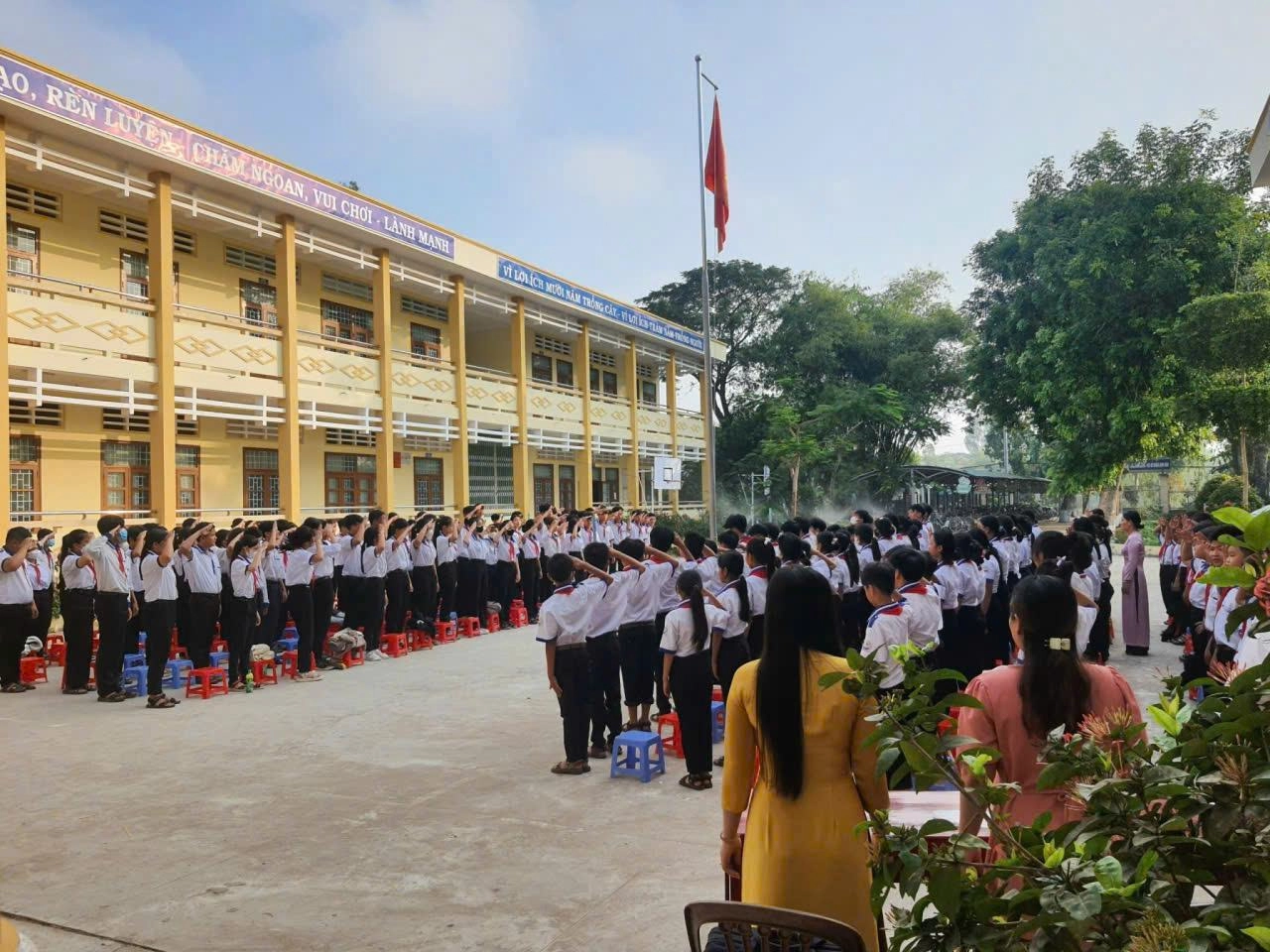Trường Trung học cơ sở Thường Lạc