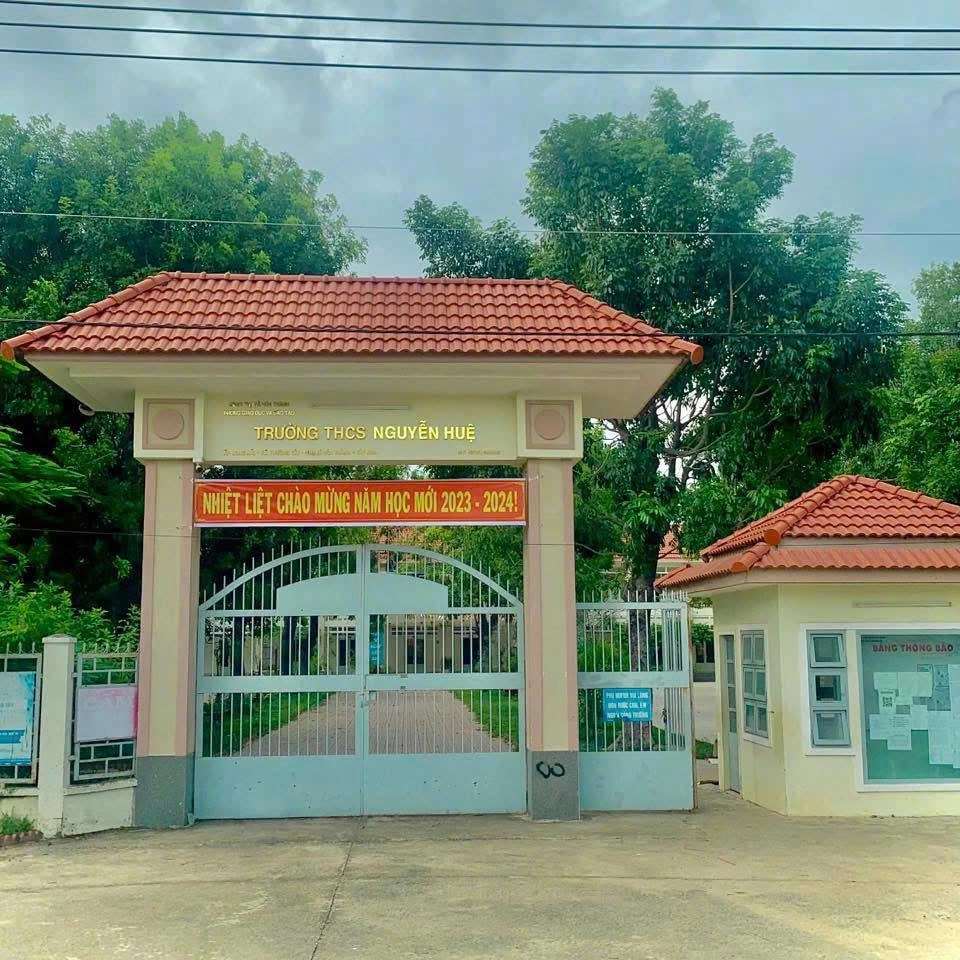 Trường THCS Nguyễn Huệ
