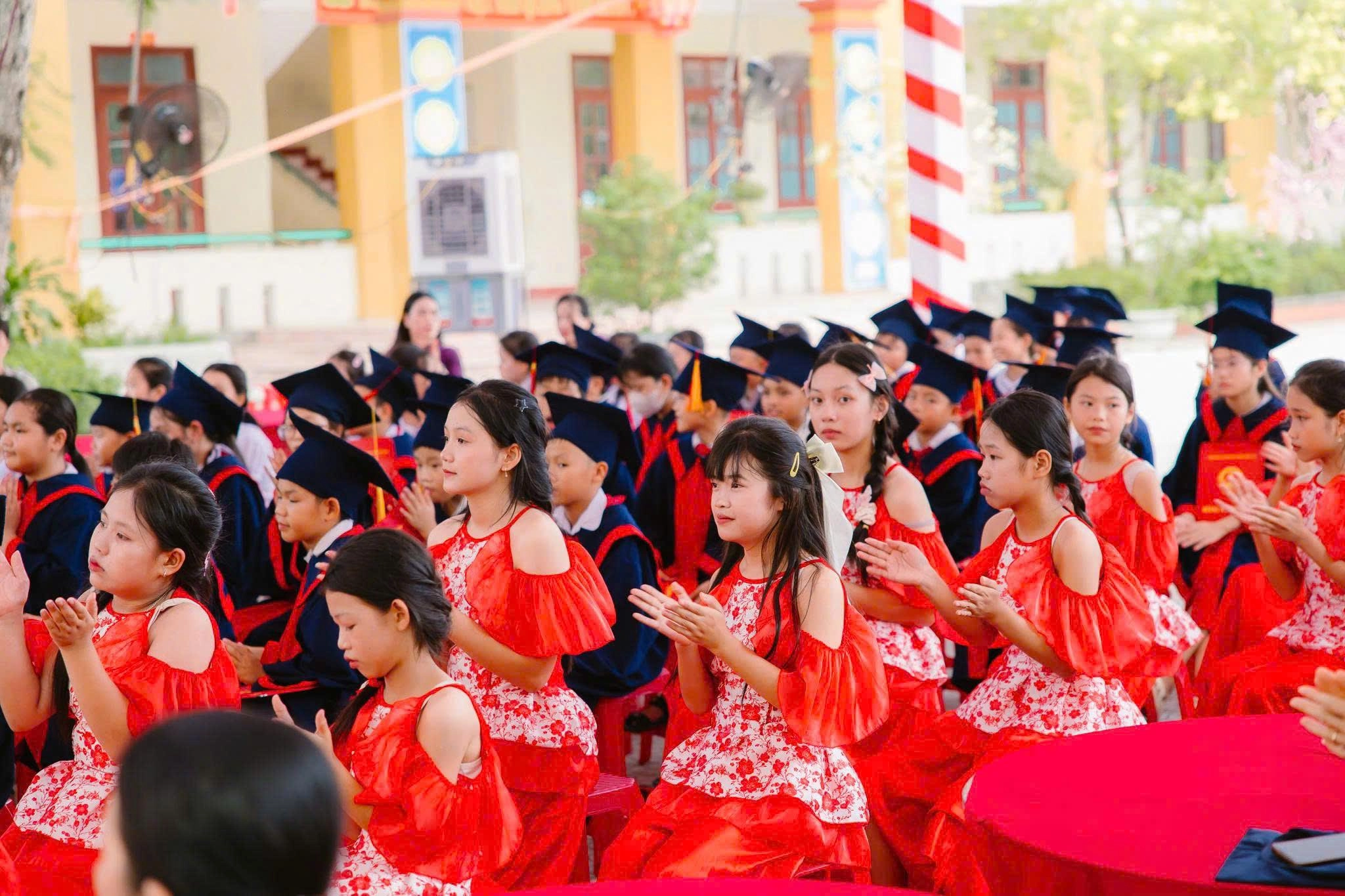 Trường Tiểu học số 2 Cam Hồng