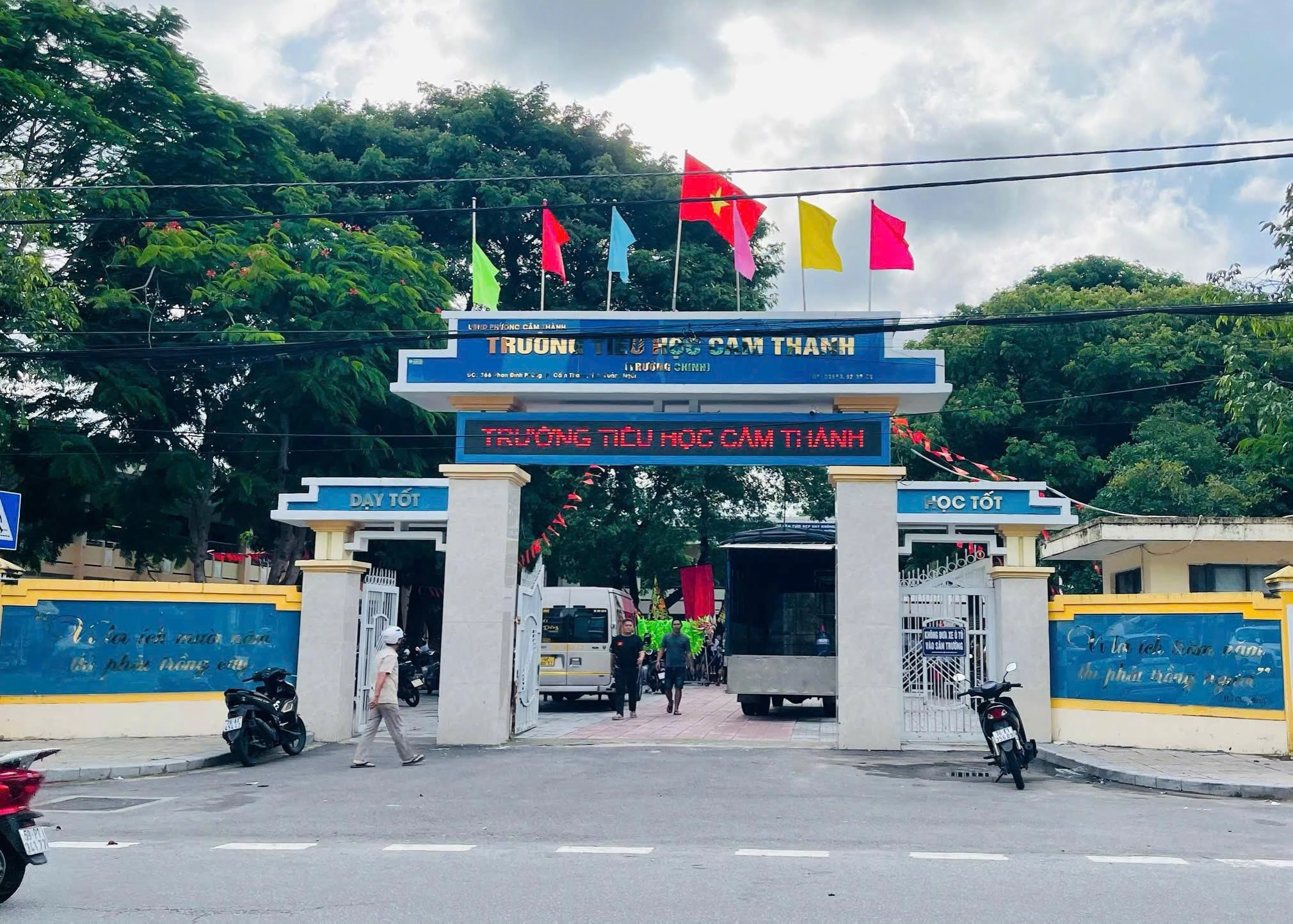 Trường Tiểu học Cẩm Thành