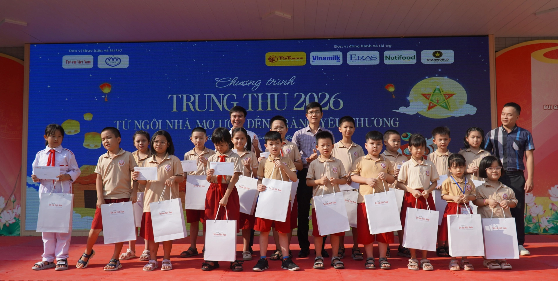 Chung tay trao yêu thương, mang Trung thu đến với học sinh Trường Tiểu học Bùi Quốc Khái