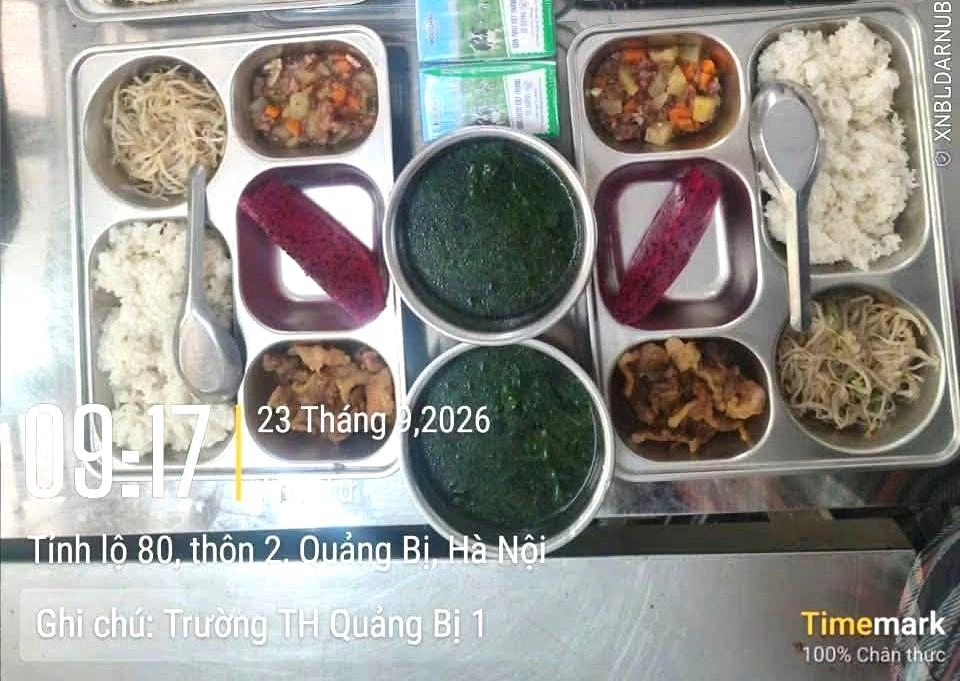 Vụ suất ăn bán trú bị phản ánh “toàn tóp mỡ”: Niêm phong mẫu thịt để kiểm nghiệm