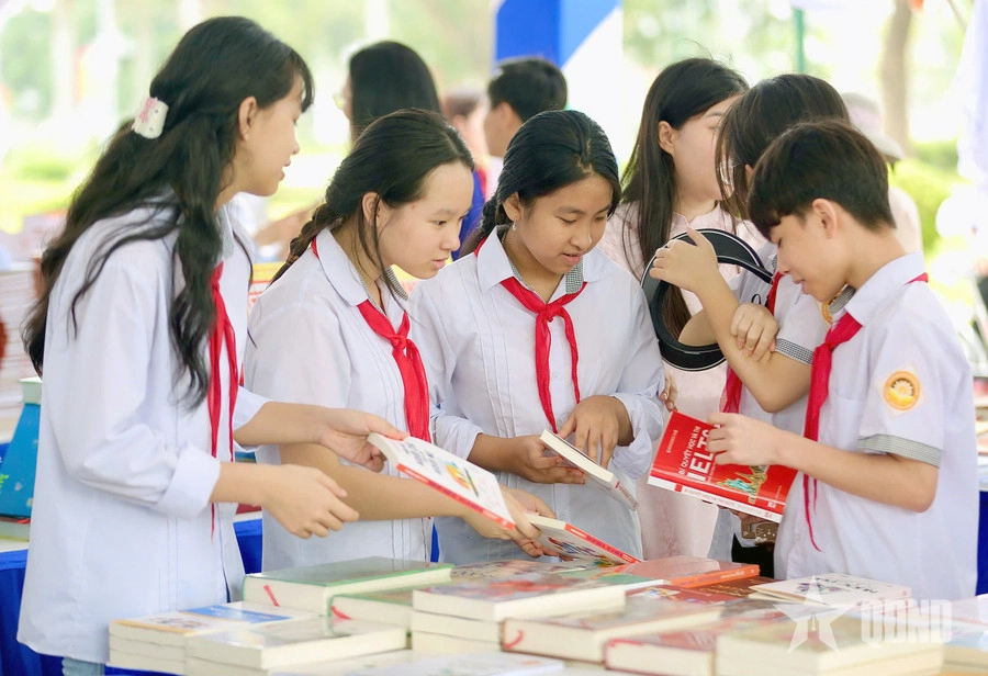 Thanh Hóa trang bị vật dụng cho học sinh vùng biên