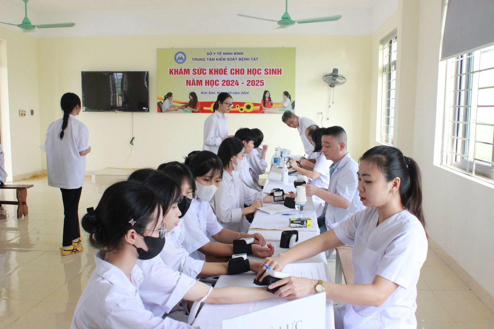 Ninh Bình chủ động ngăn bệnh truyền nhiễm trước thềm năm học mới