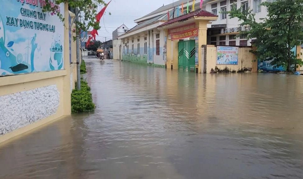 Thanh Hoá: Mưa lũ bủa vây, hàng nghìn học sinh phải nghỉ học