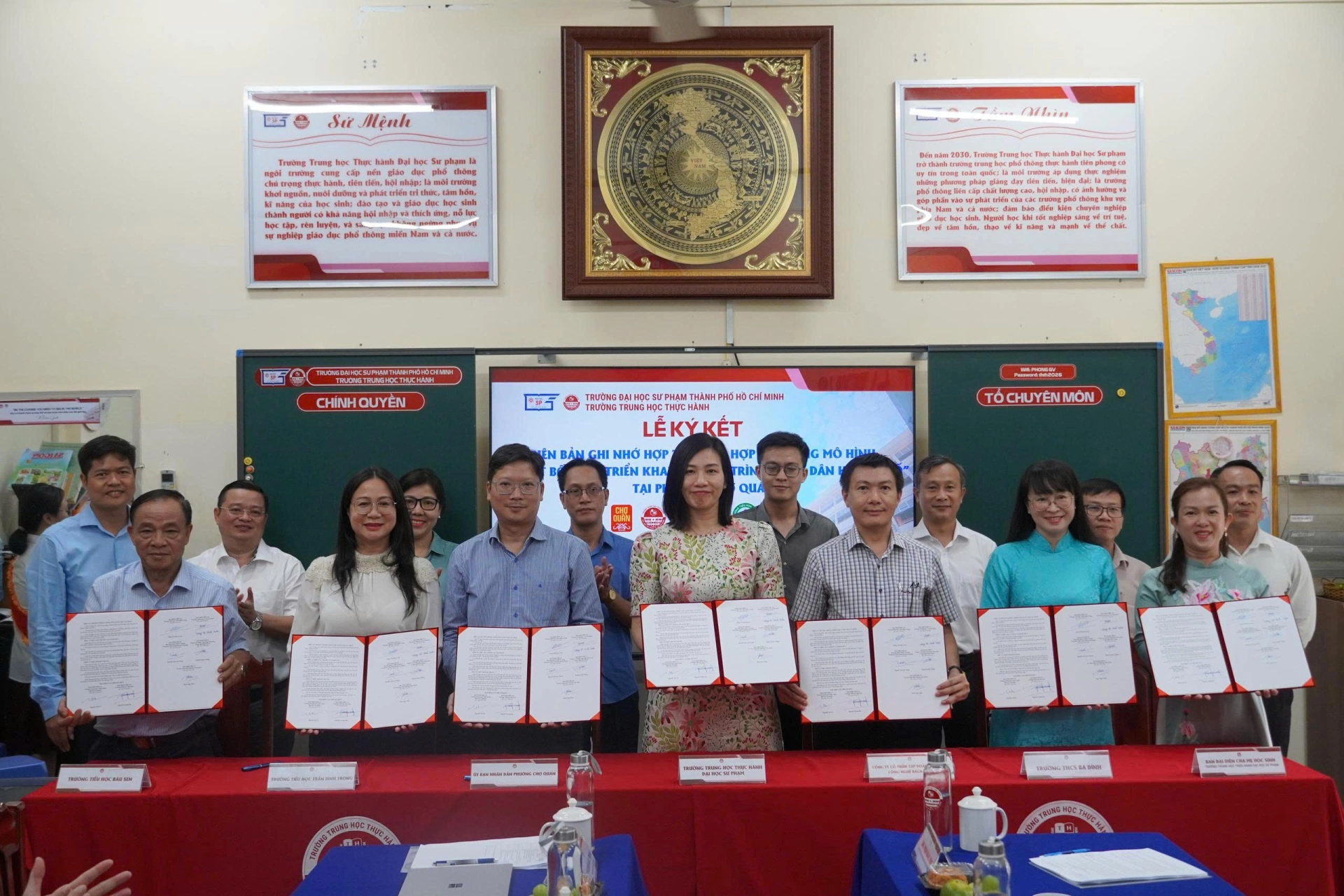 Đào tạo học sinh thành “hướng dẫn viên số”
