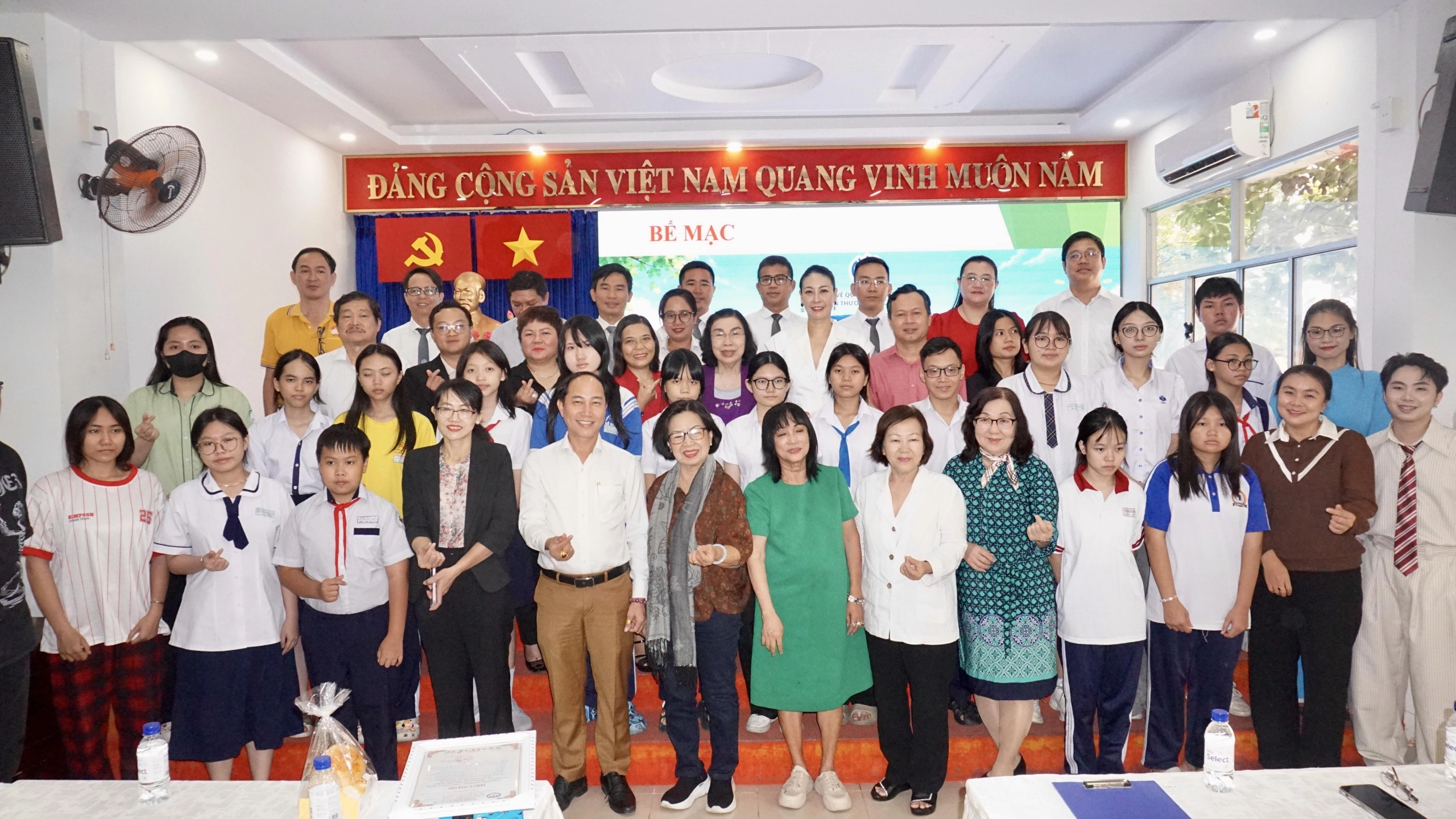 “Trao yêu thương - Nâng bước đến trường”: Khi lòng nhân ái hóa thành trái ngọt