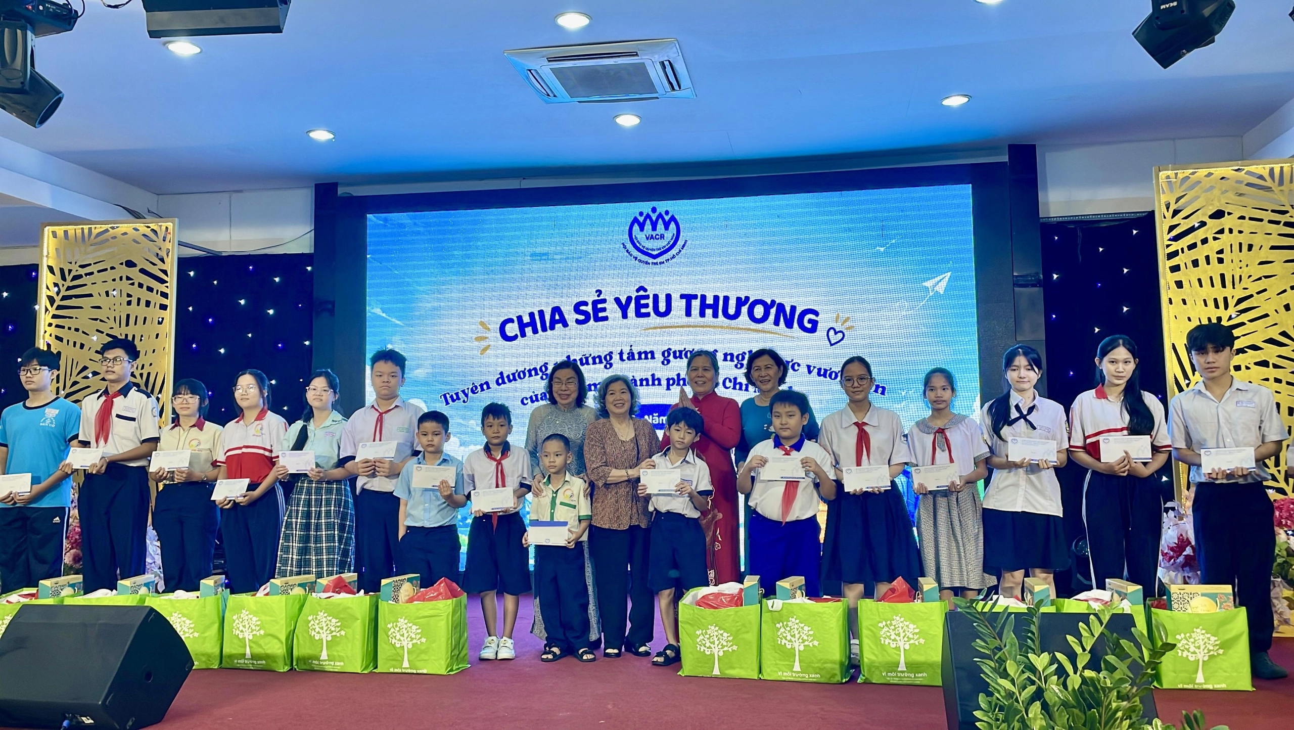 TP. HCM: Trao yêu thương, tiếp sức trẻ em khó khăn đến trường
