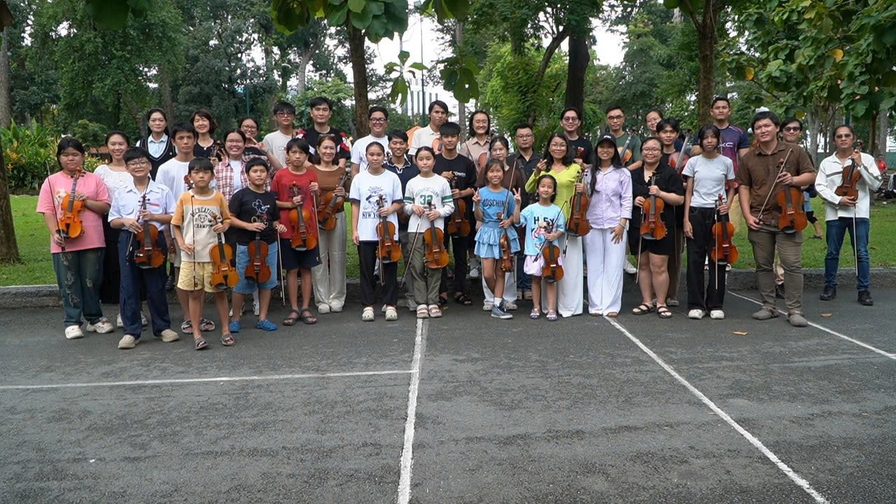 Lớp học violin 0 đồng giữa lòng thành phố