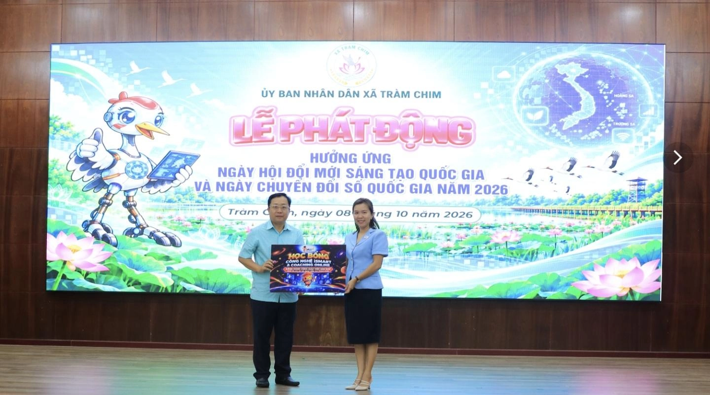iSMART đồng hành đưa chuyển đổi số giáo dục đến gần người học tại Tràm Chim