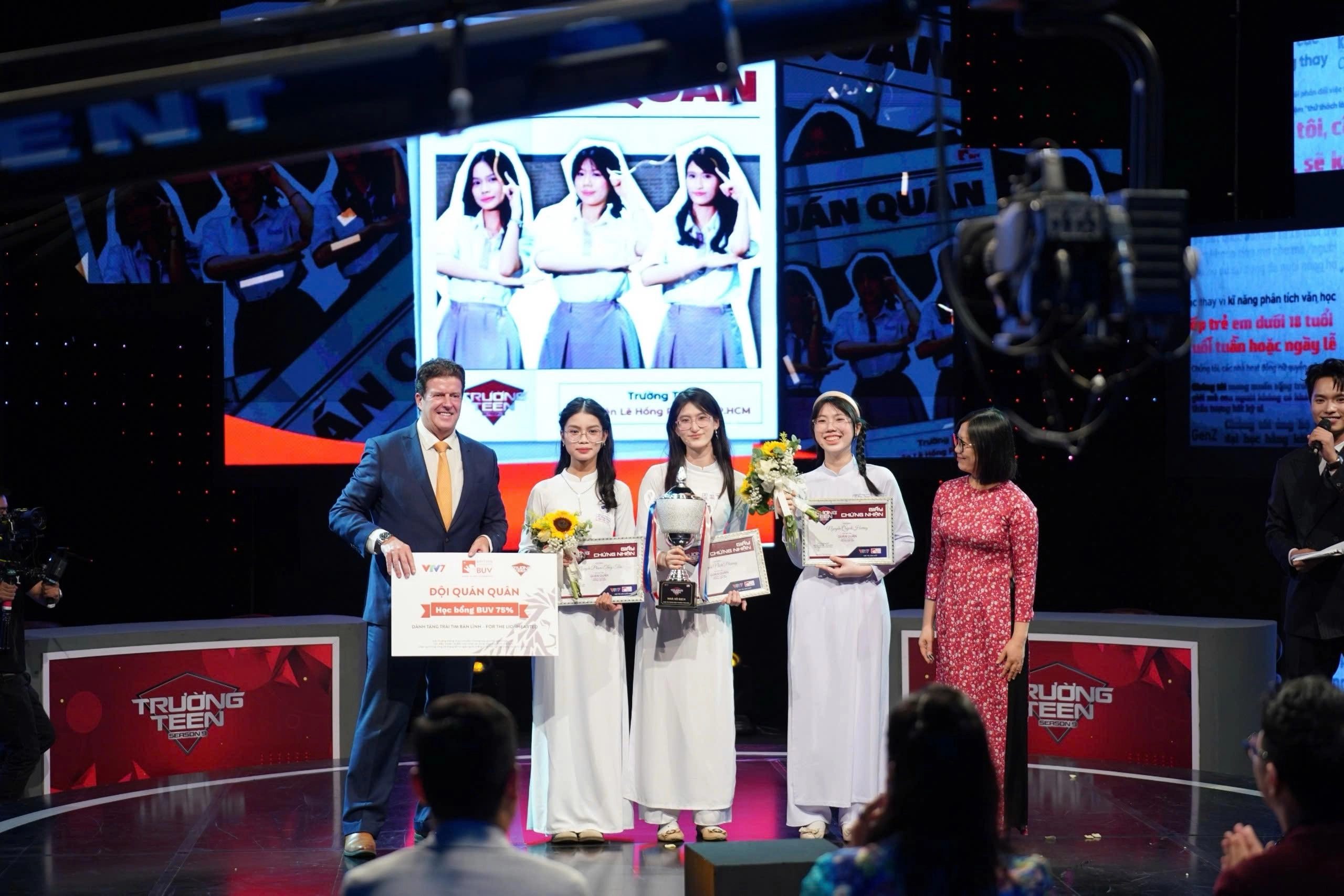 Ba nữ sinh chia sẻ 'bí kíp' đưa THPT Chuyên Lê Hồng Phong lên ngôi tại Trường Teen 2026