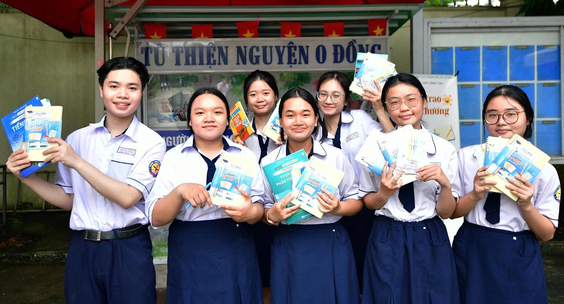 'Tủ thiện nguyện 0 đồng” và một cách gieo mầm tử tế ở trường học