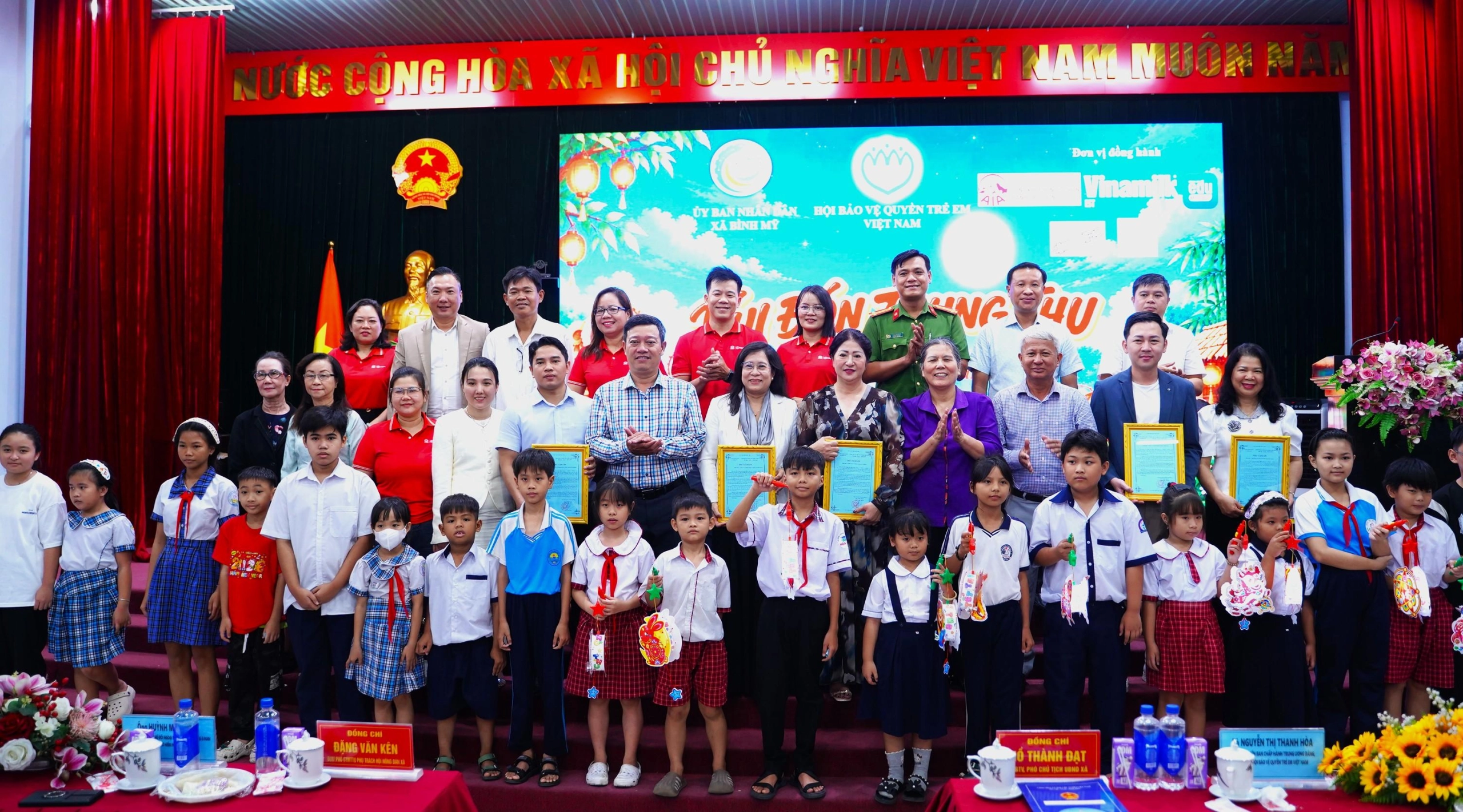 Hội Bảo vệ Quyền trẻ em Việt Nam đem Trung thu đến trẻ em khó khăn tại Bình Mỹ