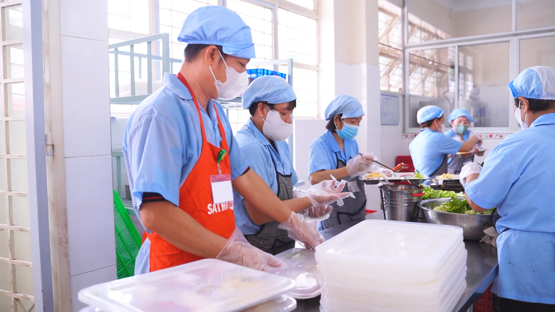 Bài 1: Kiểm soát từng mắt xích từ nguồn thực phẩm đến bếp ăn