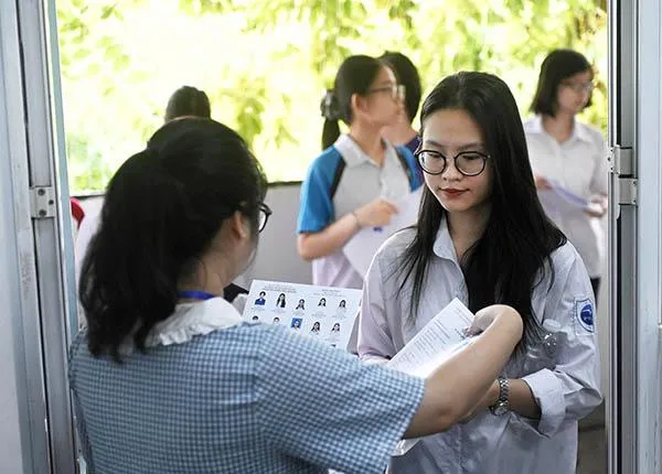 Quy định vật dụng và cách ghi số báo danh trong phòng thi THPT năm 2026