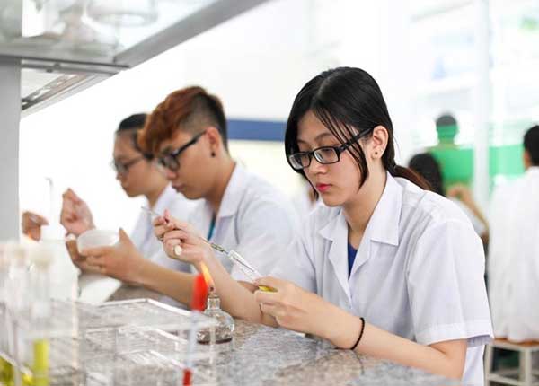 Năm học 2022-2023, học phí ngành y, dược tăng mạnh, có lo thiếu hụt sinh viên