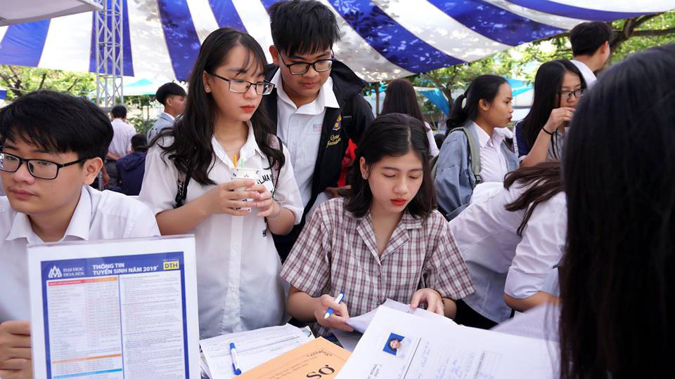 Thí sinh tra cứu kết quả xét tuyển và xác nhận nhập học trực tuyến trên hệ thống
