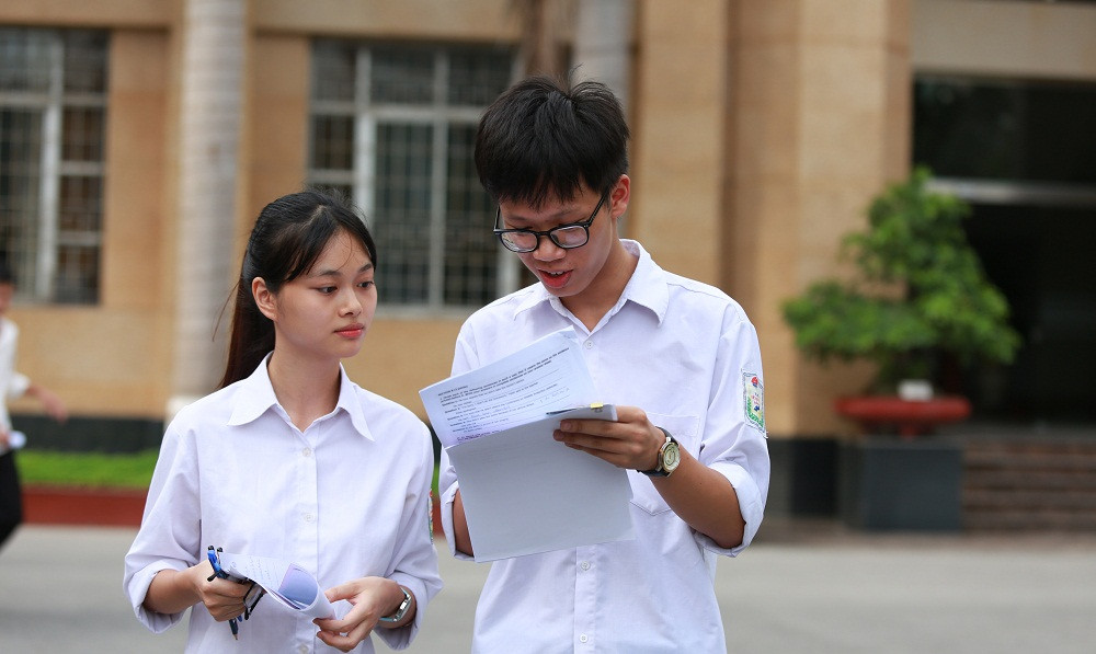 Tranh luận về phương án thi tốt nghiệp THPT 2025 chỉ 2 môn bắt buộc