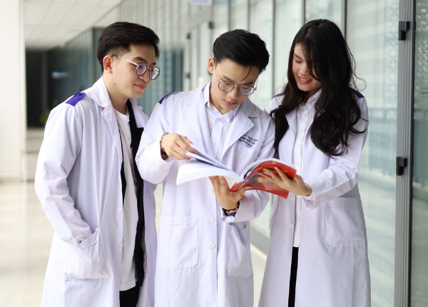 Tuyển sinh đại học 2025: Dự báo khủng hoảng nguồn tuyển khối B00