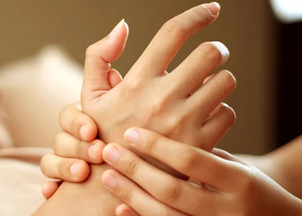 Các bài tập phục hồi chức năng ngón tay phổ biến và hiệu quả