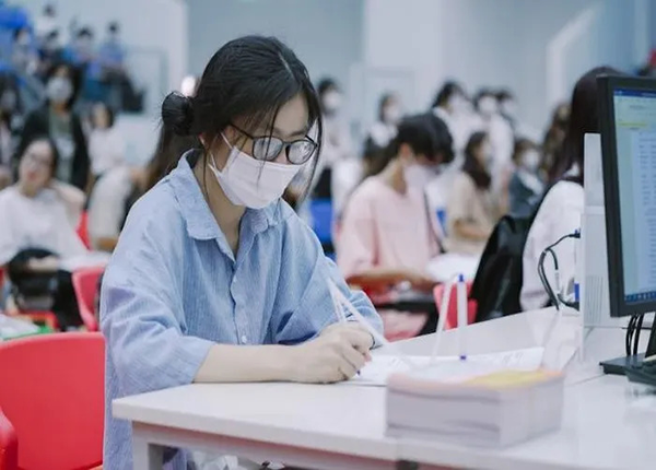 Các trường ĐH tăng học phí thế nào, năm học 2022-2023