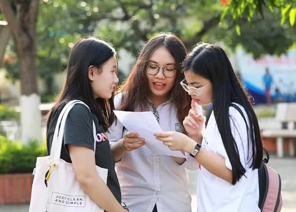 Điểm chuẩn đợt 1 đã công bố, thí sinh vẫn còn nhiều cơ hội chọn ngành và chọn trường