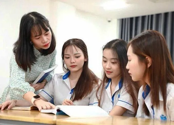 AI thay đổi thị trường việc làm, sinh viên cần chuẩn bị gì từ giảng đường đại học?