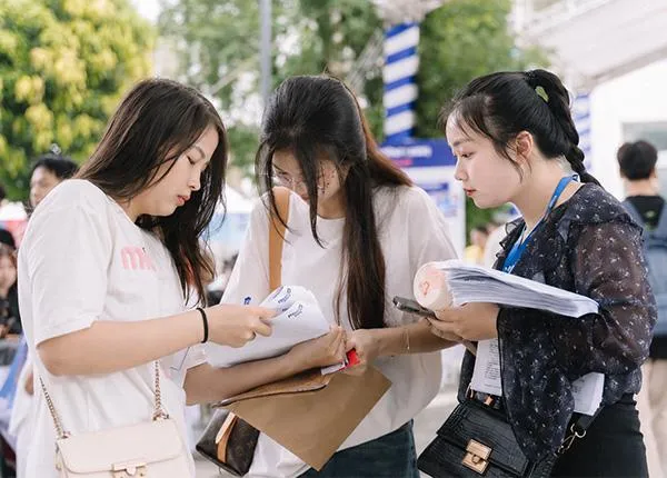 Tân sinh viên nên lưu ý những khoản chi phí phát sinh trong năm học mới