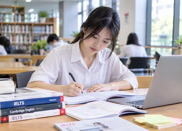Thí sinh sở hữu IELTS còn được hưởng những lợi thế nào từ năm 2027?