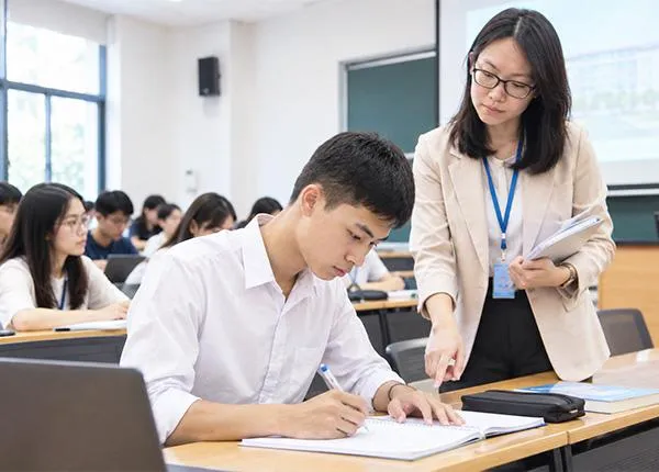 Tân sinh viên năm thứ nhất cần làm quen với môi trường học tập bậc Đại học như thế nào?