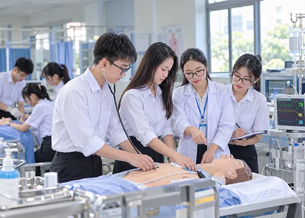 Vì sao sinh viên khối ngành sức khỏe cần tăng cơ hội trải nghiệm thực hành?