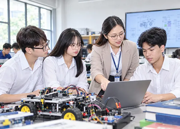 Sinh viên đại học cần có kỹ năng biến kiến thức thành năng lực giải quyết vấn đề trong thực tiễn