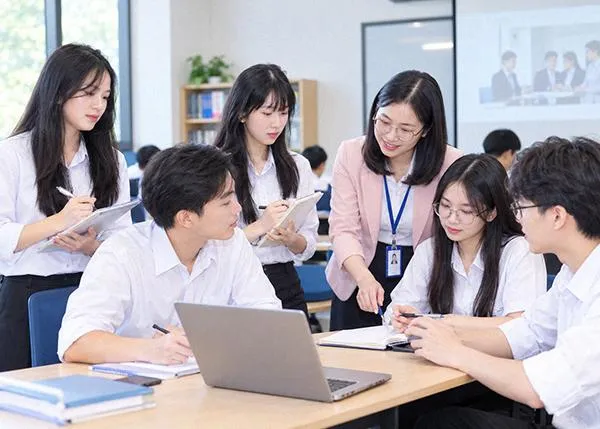 Sinh viên cần làm gì để thích ứng với văn hóa làm việc tại doanh nghiệp?