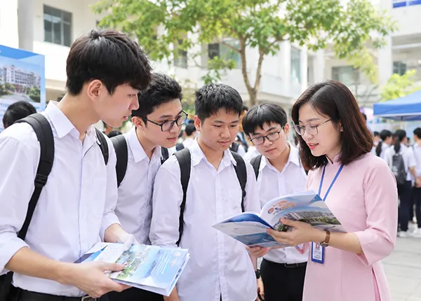 Chọn tổ hợp môn xét tuyển đại học năm 2027 cần cân nhắc những yếu tố nào?