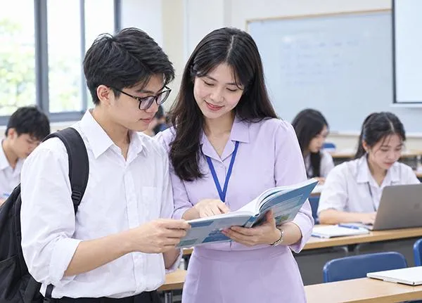 Sinh viên nên làm gì khi câu trả lời của AI khác với kiến thức trong giáo trình?