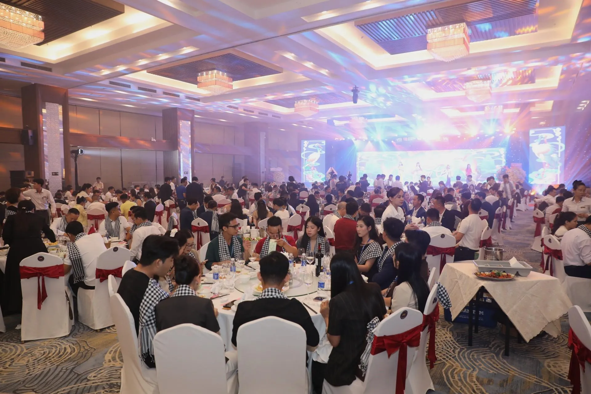 vars-gala-night-vong-cam-ca-2