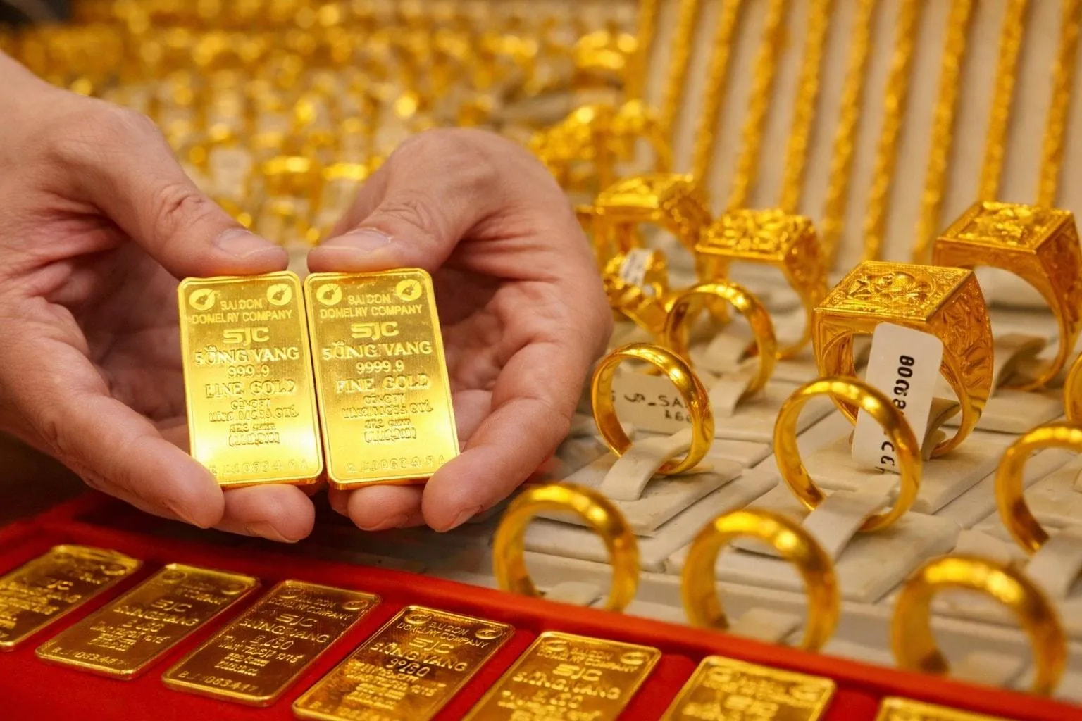 Giá vàng ngày 4/6 tiếp tục giảm, lùi về 156,5 triệu đồng/lượng